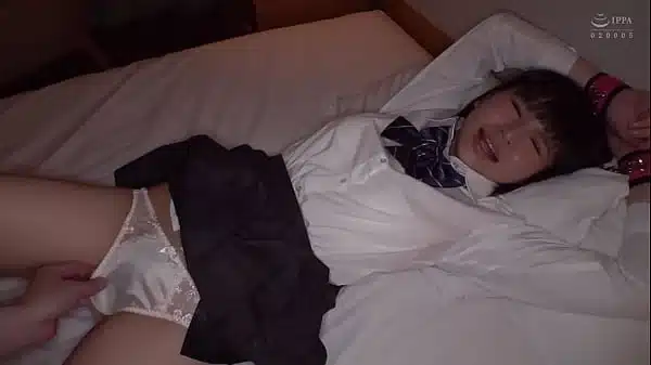 ハメ撮り　 デカチンをしゃぶりまくる。激しい性行為が大好きな美女はバックや正常位の激しいSEXで絶頂しまくり。中出しで感じまくる。 顔出し 美尻 開脚