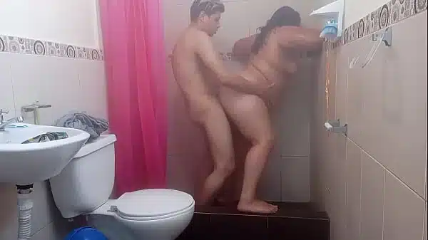 I put a hidden camera my stepmother is taking a bath how nice it is to see her so I can masturbate and then fuck her