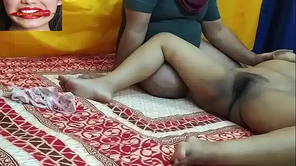 Indian Sexy Girl Pissing And Fingering
